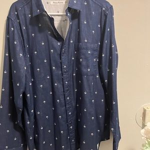 Tommy Bahama shirt.Size medium.